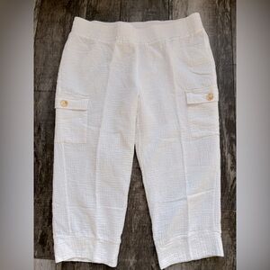 Silverware brand woman’s XL white, comfortable, soft, crinkle capri pants.